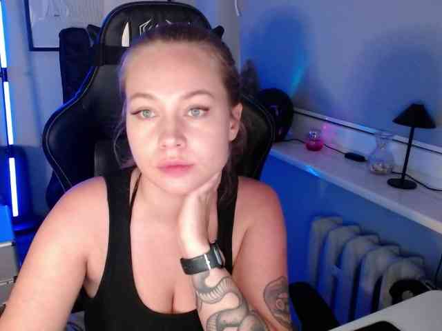 hollyBB webcam