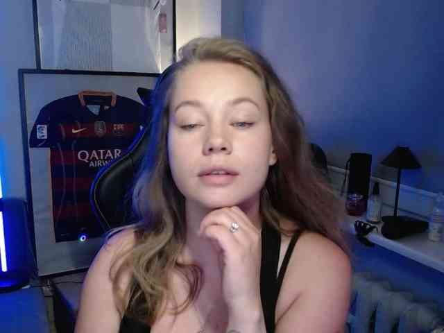 hollyBB webcam