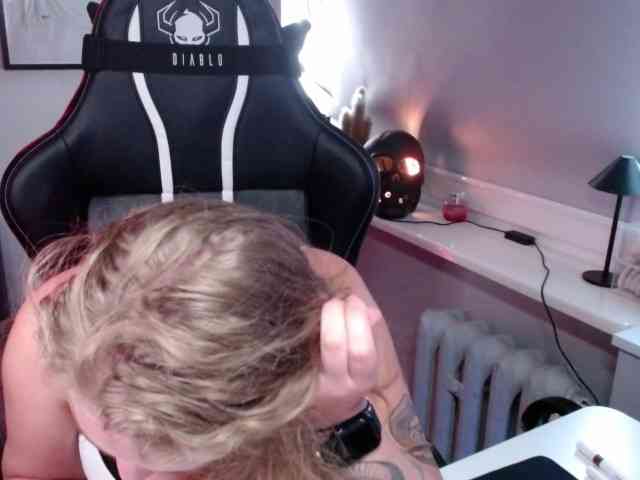 hollyBB webcam