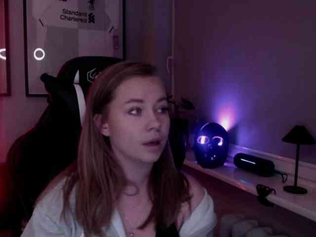 hollyBB webcam