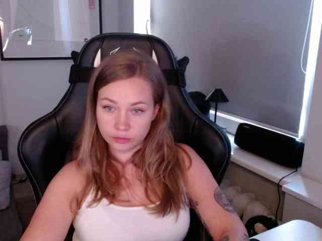 hollyBB webcam