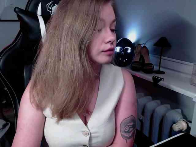 Model: hollyBB