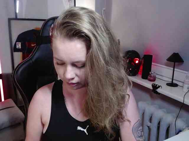 hollyBB webcam