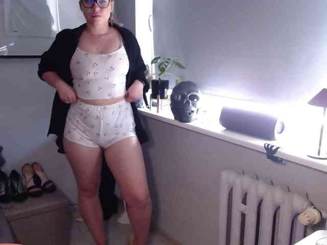 Model: hollyBB