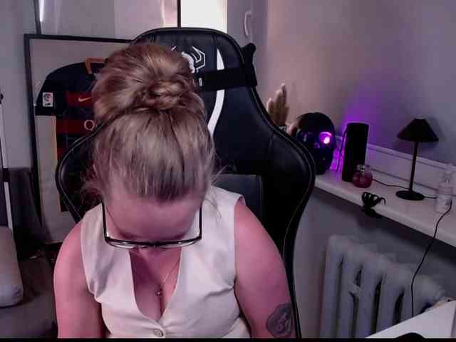 hollyBB webcam