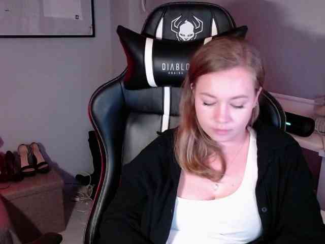 hollyBB webcam