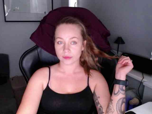 hollyBB webcam