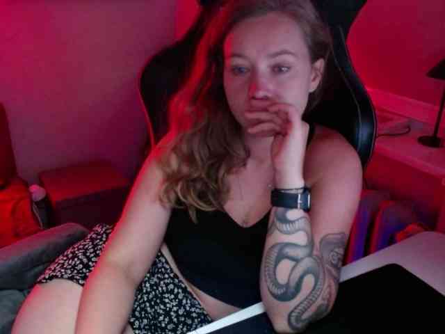 hollyBB webcam
