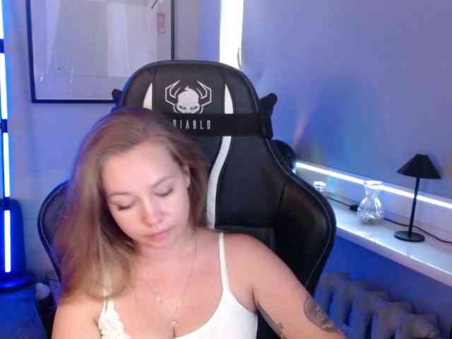 hollyBB webcam
