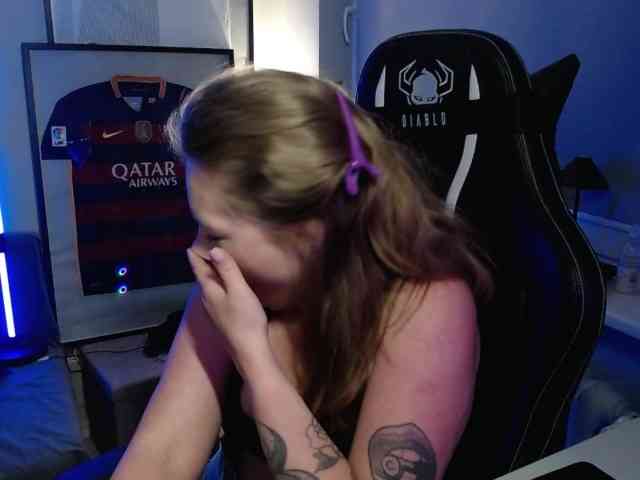 hollyBB webcam
