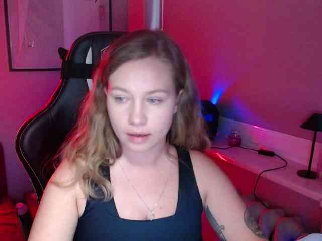 hollyBB webcam