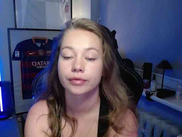 hollyBB webcam