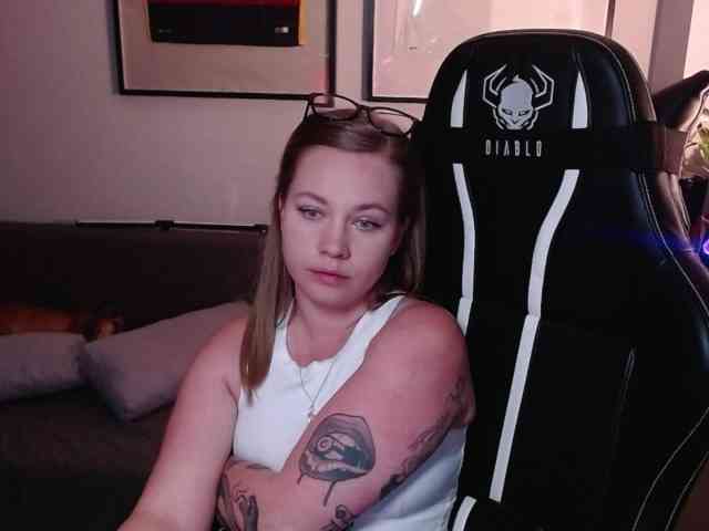 hollyBB webcam