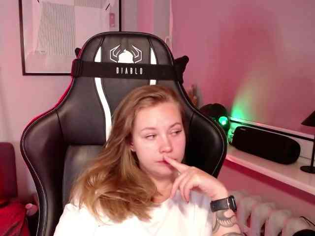 hollyBB webcam