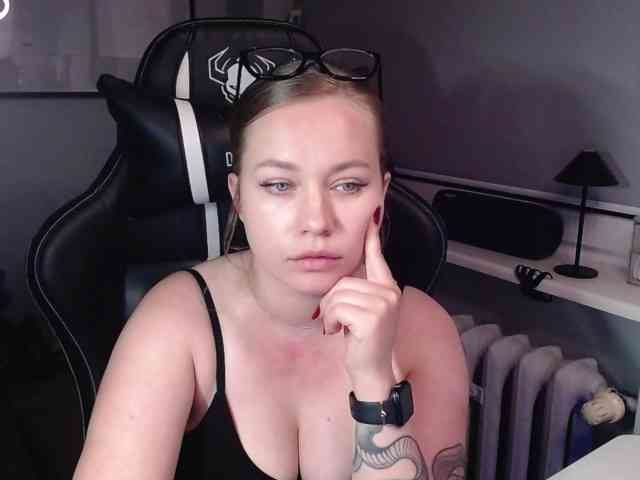 hollyBB webcam