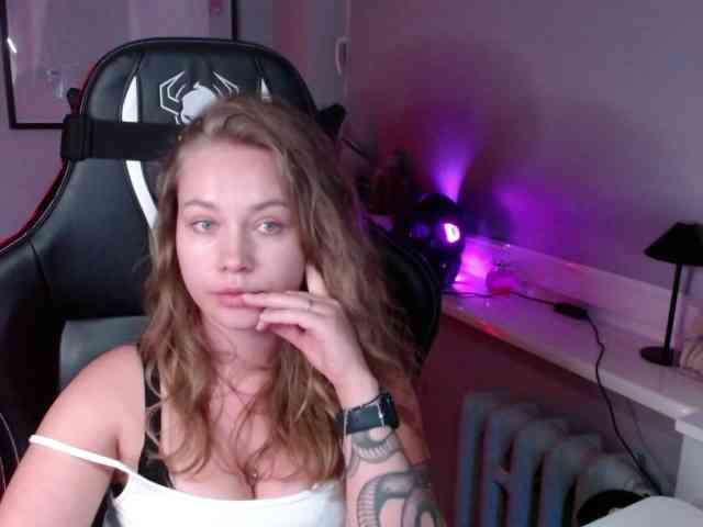hollyBB webcam