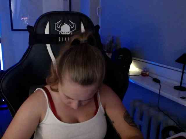 hollyBB webcam