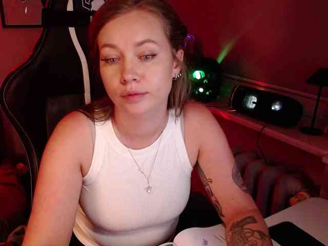 hollyBB webcam