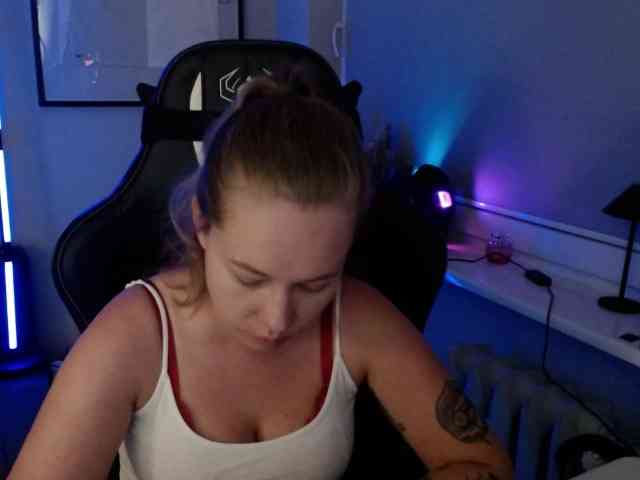 hollyBB webcam