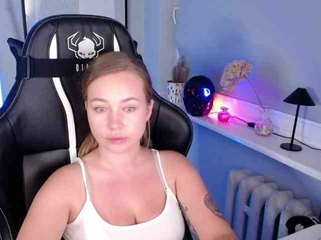 hollyBB webcam