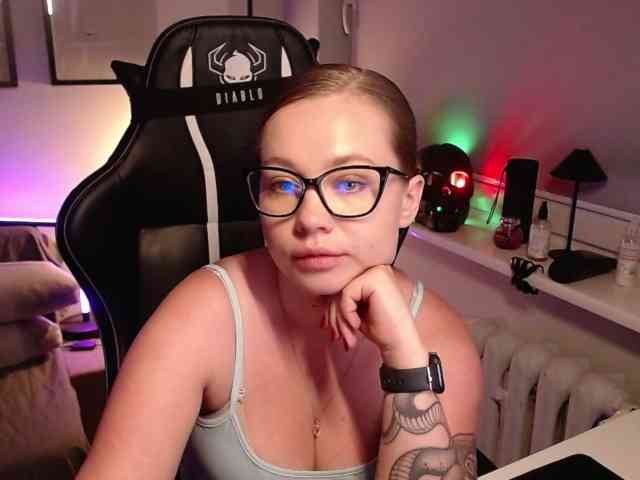 hollyBB webcam