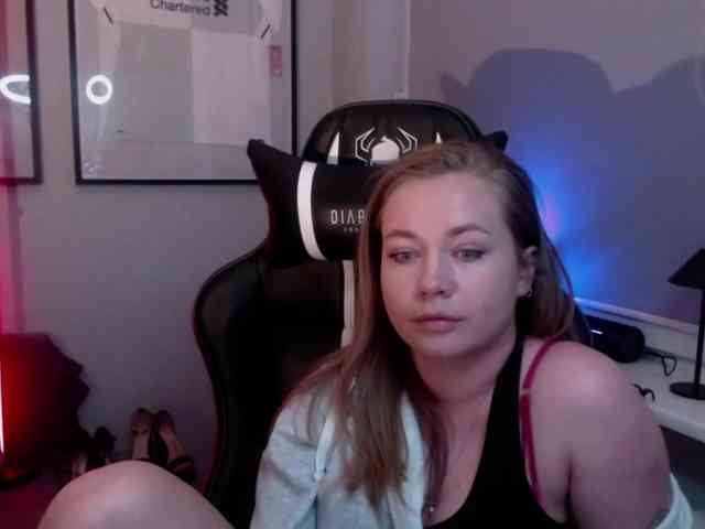 hollyBB webcam