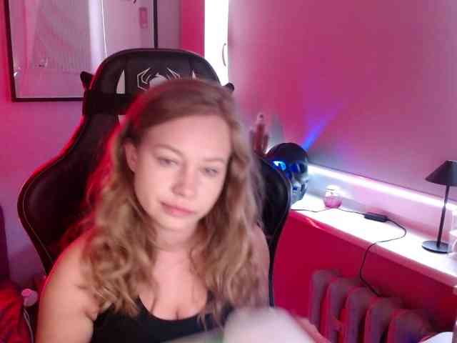 hollyBB webcam