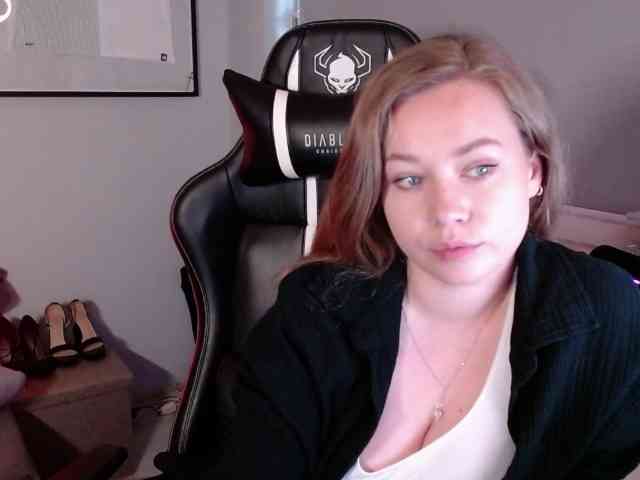 hollyBB webcam
