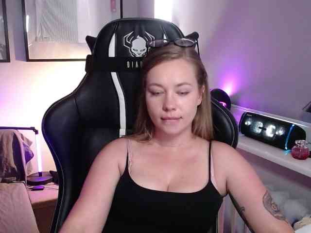 hollyBB webcam