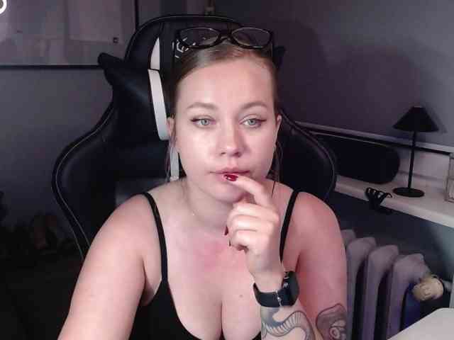 hollyBB webcam