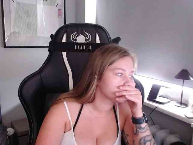 hollyBB webcam