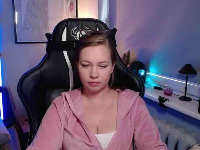 hollyBB webcam