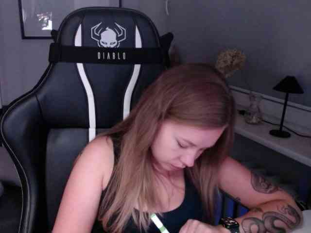 Model: hollyBB