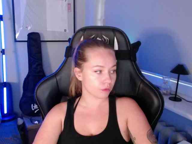 hollyBB webcam
