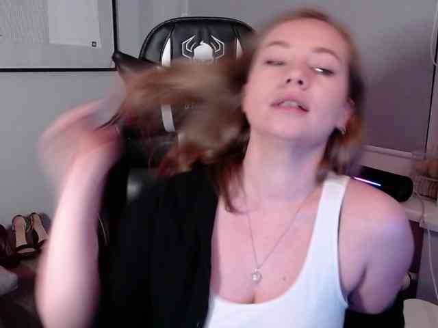 hollyBB webcam