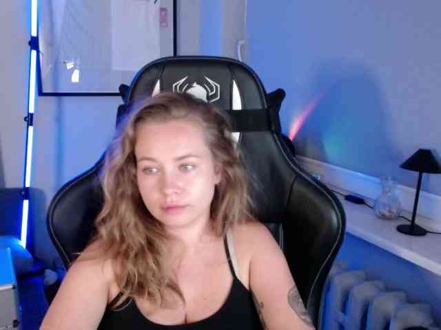 hollyBB webcam