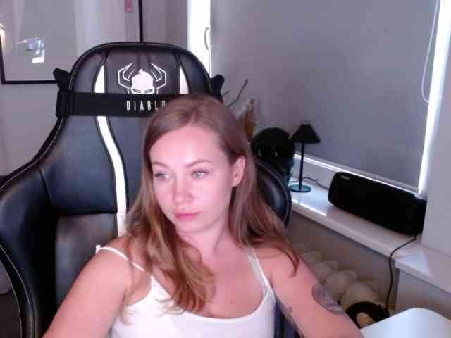 hollyBB webcam