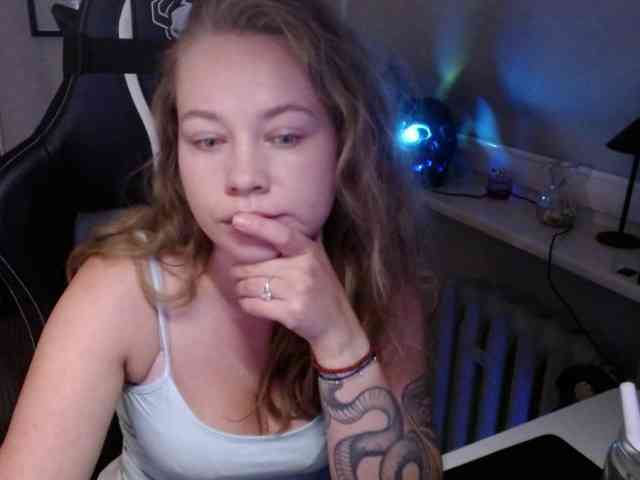 hollyBB webcam