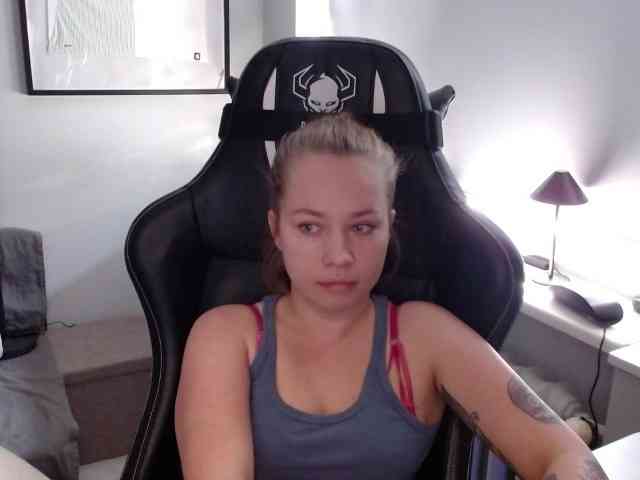 hollyBB webcam