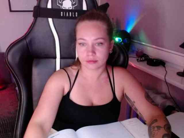 hollyBB webcam