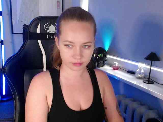hollyBB webcam