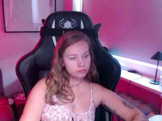 hollyBB webcam