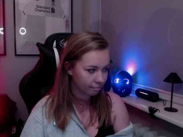 hollyBB webcam