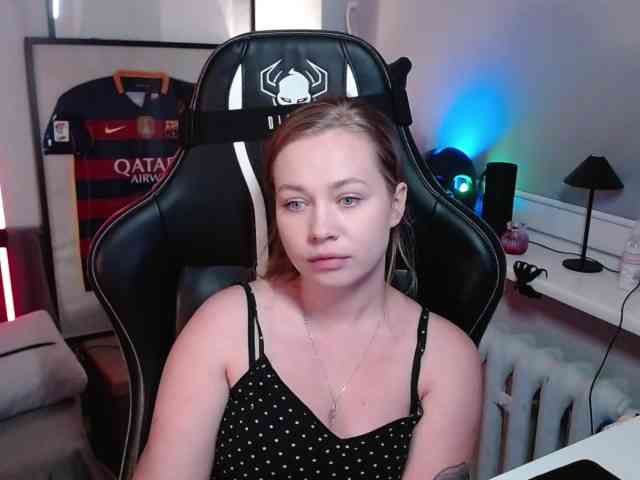 hollyBB webcam