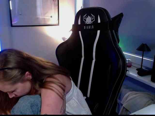 hollyBB webcam