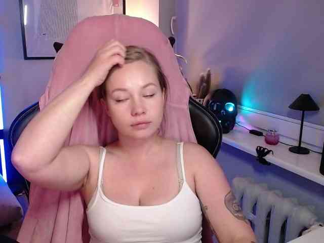 hollyBB webcam