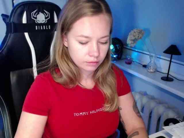 hollyBB webcam