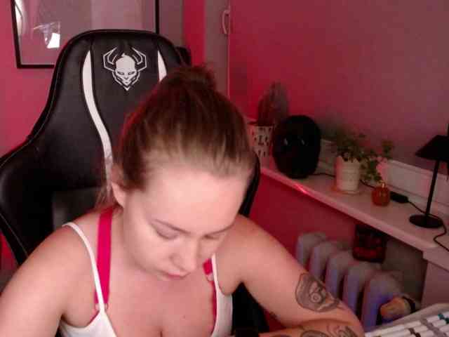 Model: hollyBB
