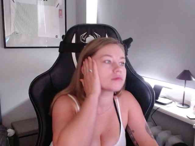 hollyBB webcam
