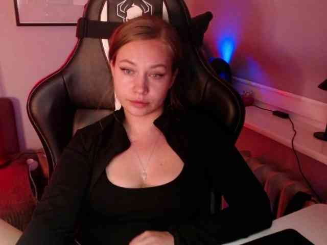 hollyBB webcam